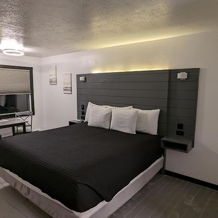 High Desert Inn 萨莱纳 外观 照片