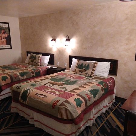High Desert Inn 萨莱纳 外观 照片