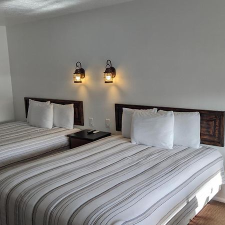 High Desert Inn 萨莱纳 外观 照片