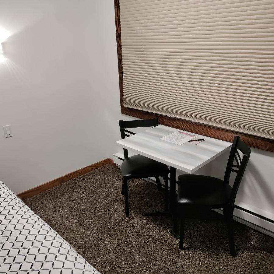 High Desert Inn 萨莱纳 外观 照片