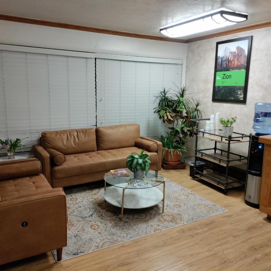 High Desert Inn 萨莱纳 外观 照片