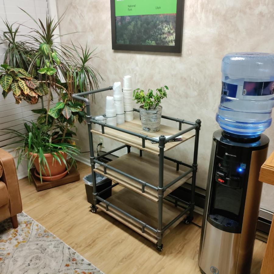 High Desert Inn 萨莱纳 外观 照片
