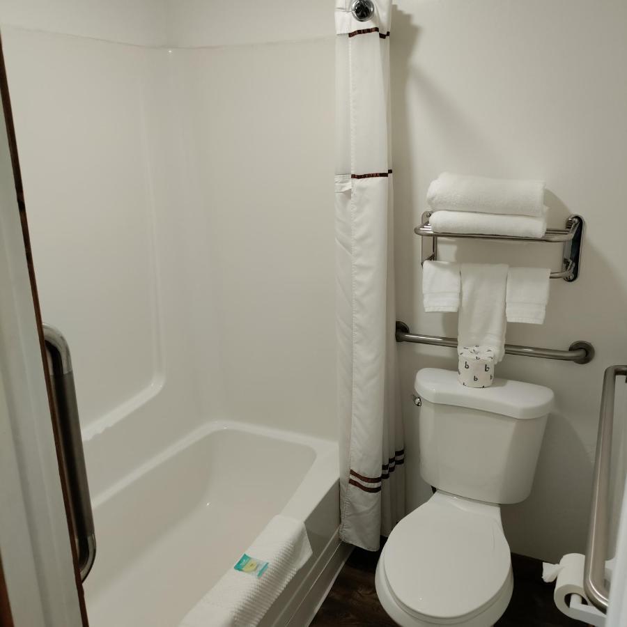 High Desert Inn 萨莱纳 外观 照片