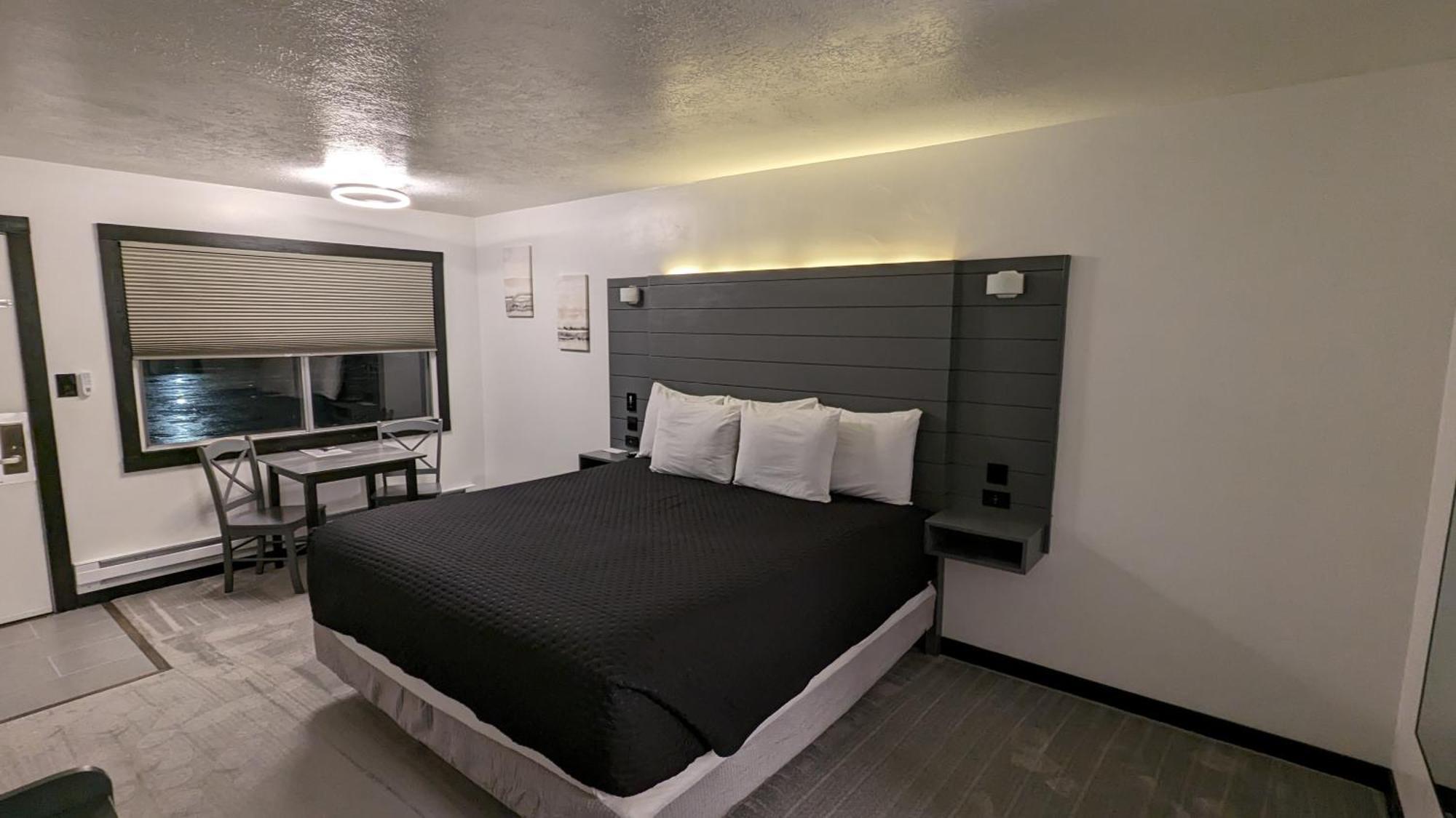 High Desert Inn 萨莱纳 外观 照片