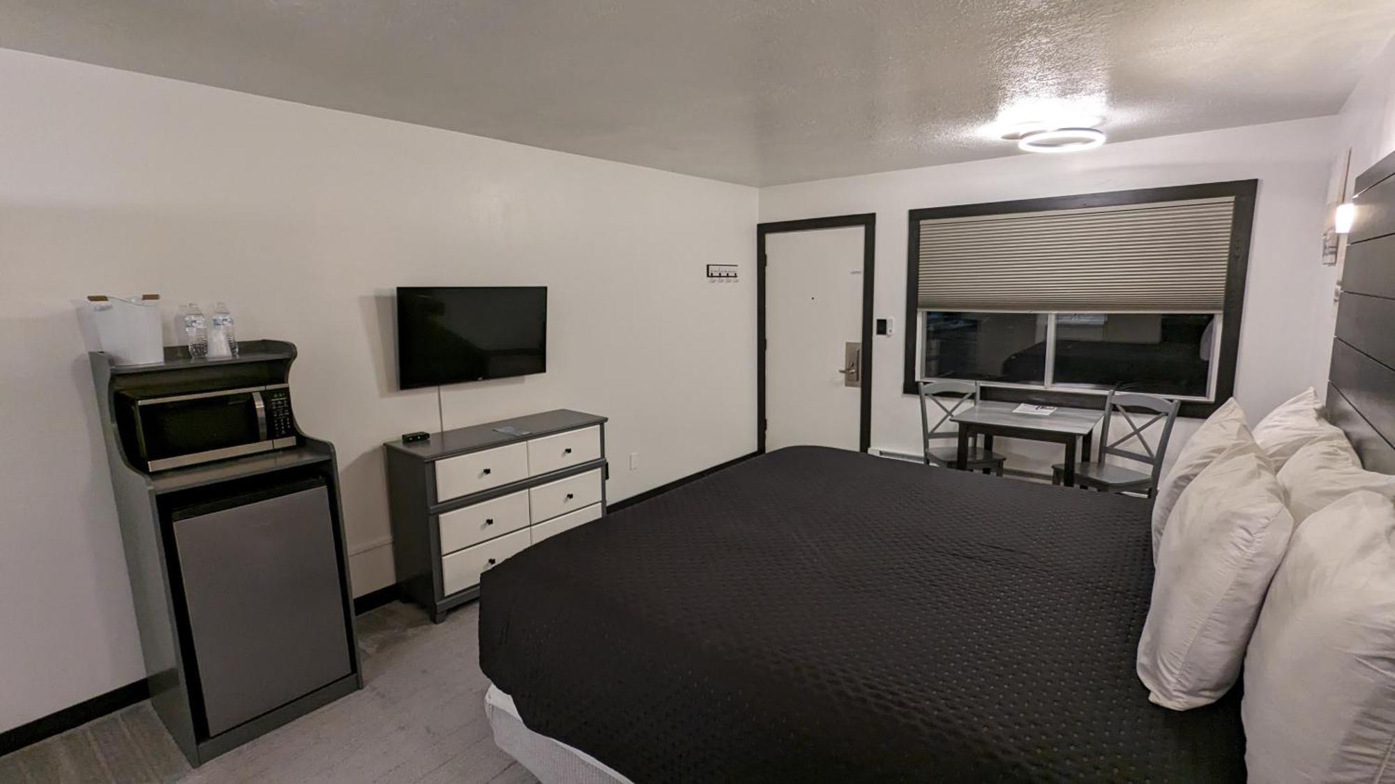High Desert Inn 萨莱纳 外观 照片