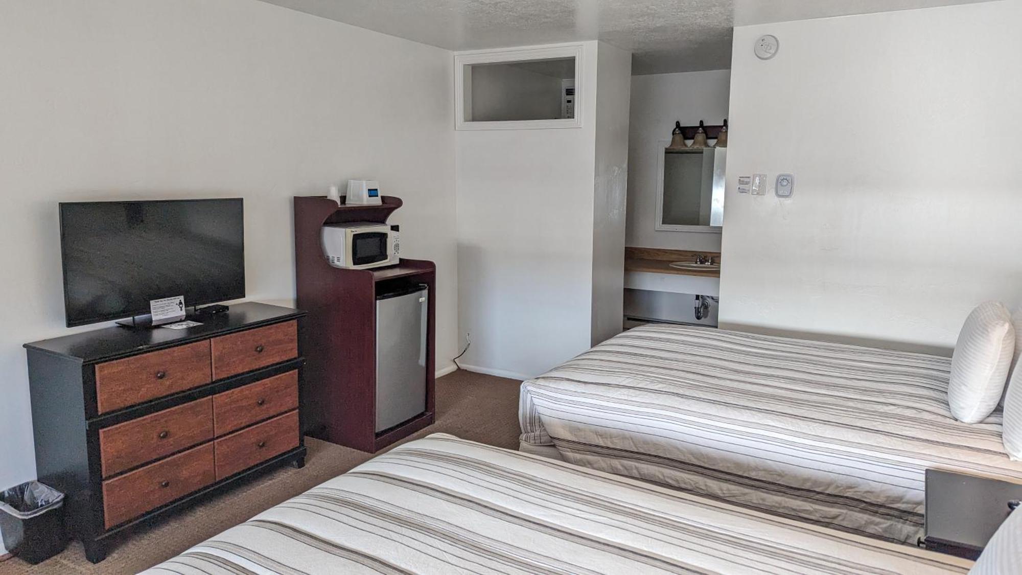 High Desert Inn 萨莱纳 外观 照片