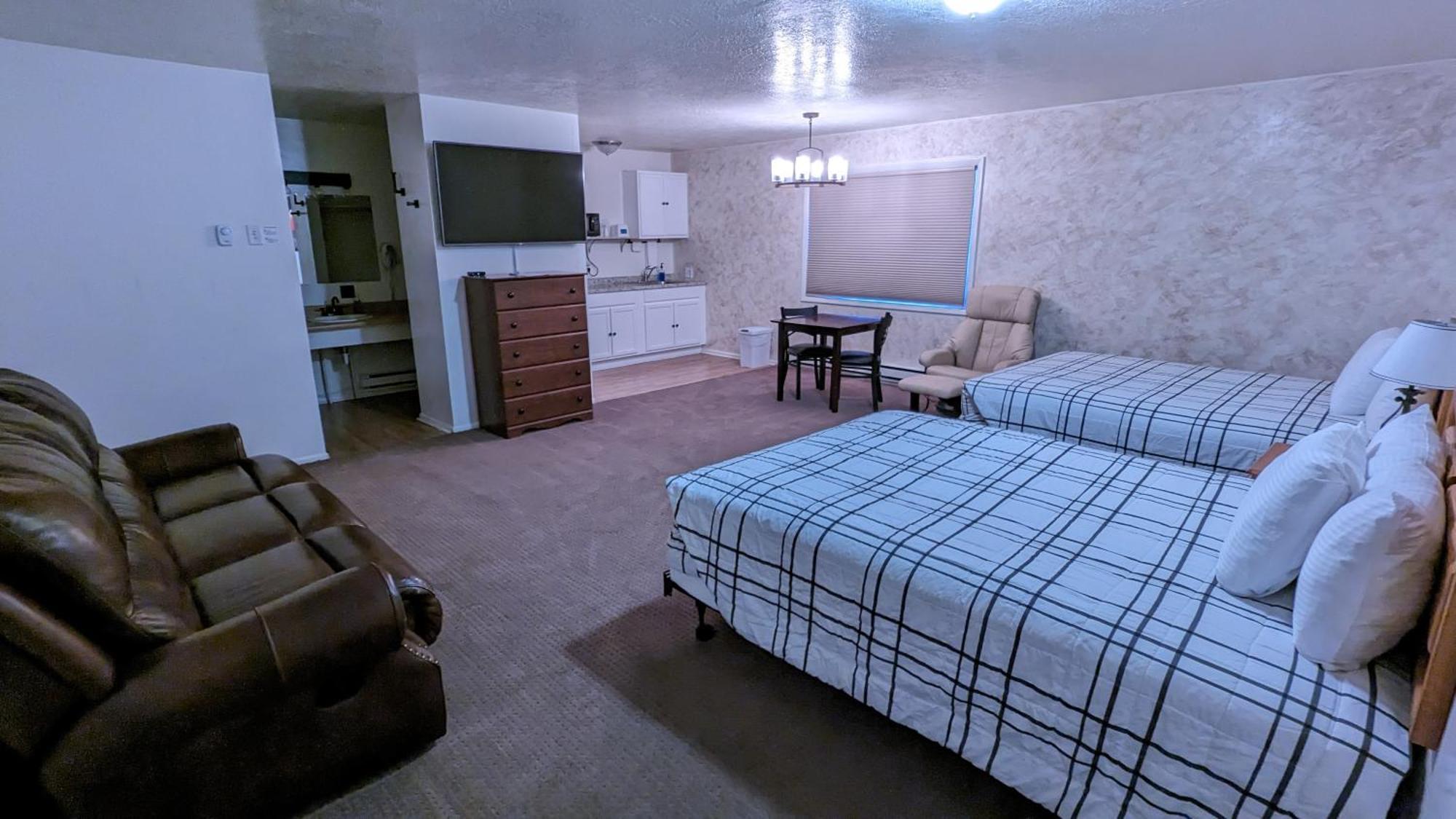 High Desert Inn 萨莱纳 外观 照片