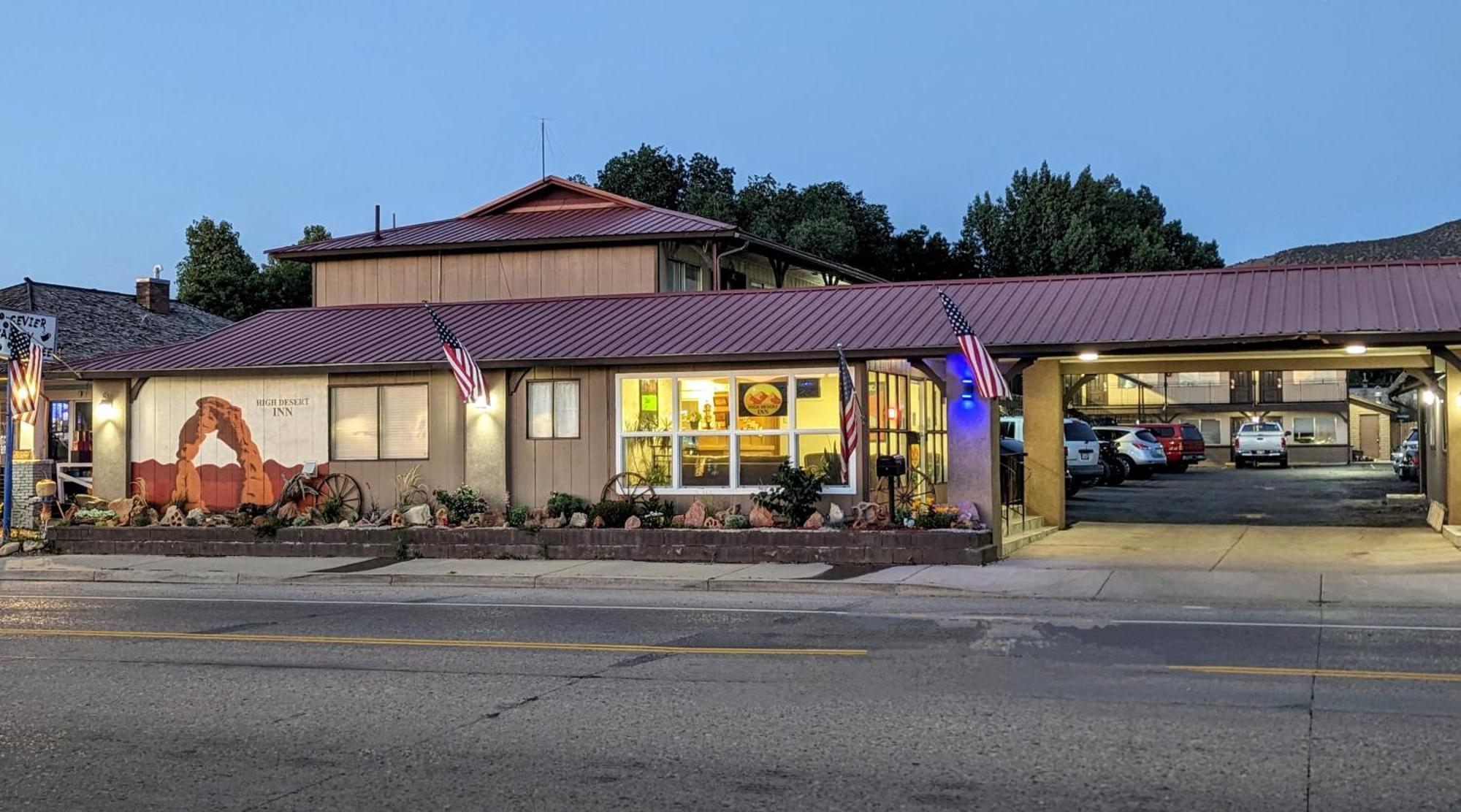 High Desert Inn 萨莱纳 外观 照片