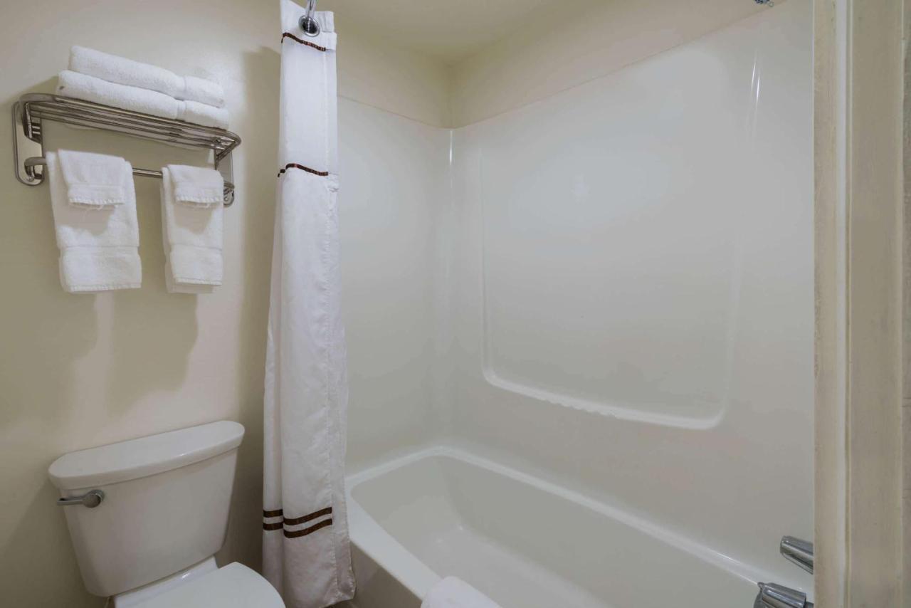 High Desert Inn 萨莱纳 外观 照片