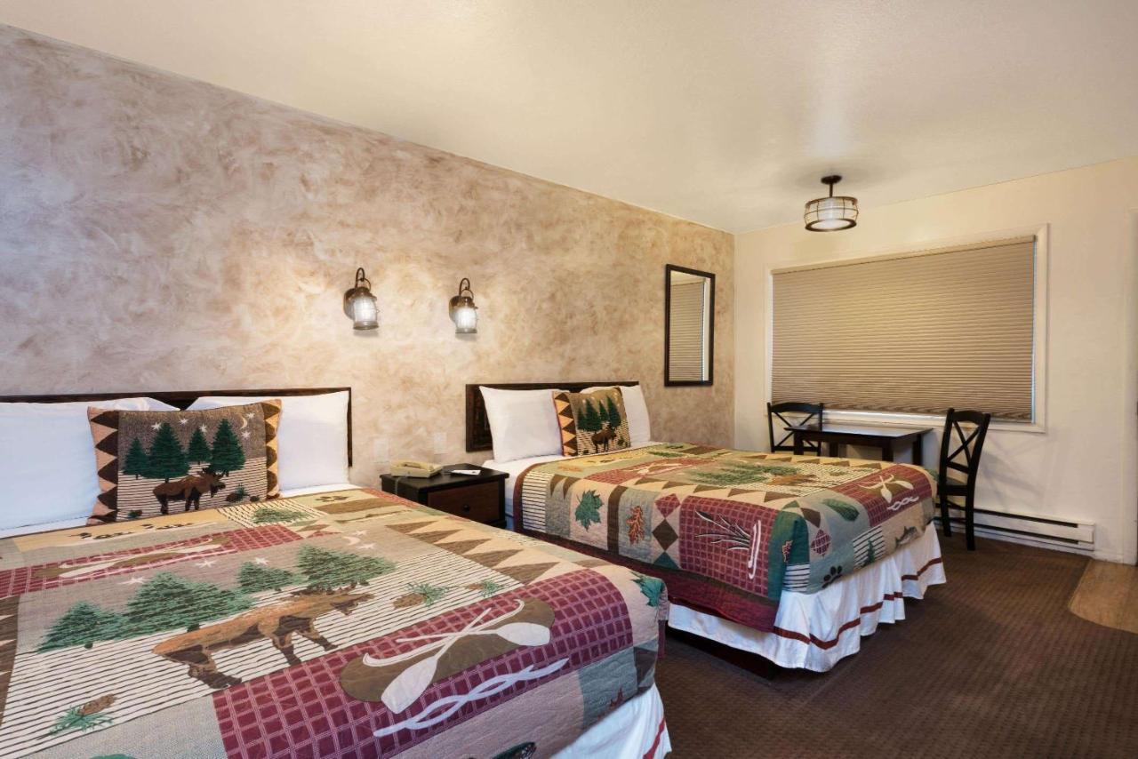 High Desert Inn 萨莱纳 外观 照片